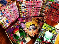 Pocco di volumi della Shonen Jump con Naruto